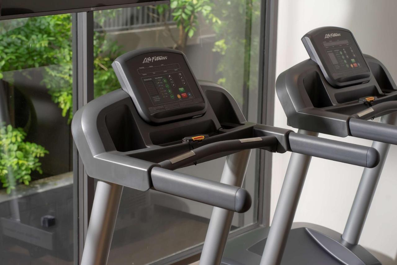 Best Western Premier Bayphere Pattaya - SHA Extra Plus Na Chom Thian Exterior foto Life Fitness 95C treadmill