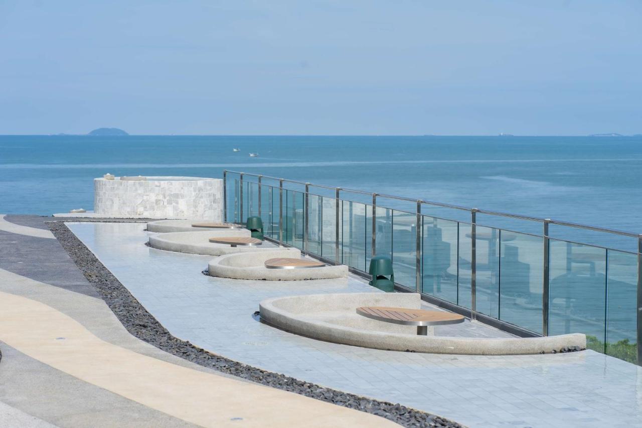 Best Western Premier Bayphere Pattaya - SHA Extra Plus Na Chom Thian Exterior foto The viewing platform