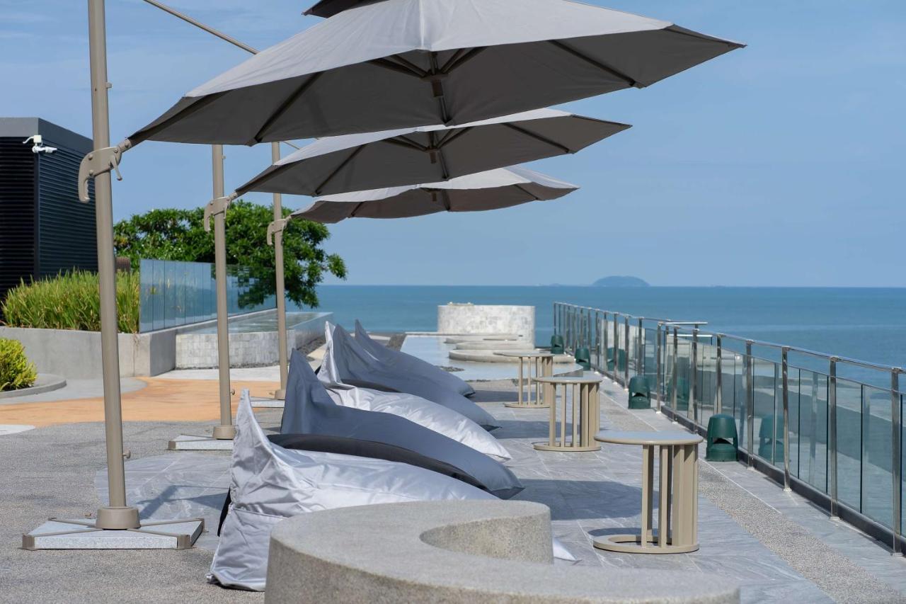 Best Western Premier Bayphere Pattaya - SHA Extra Plus Na Chom Thian Exterior foto The Sky Bar