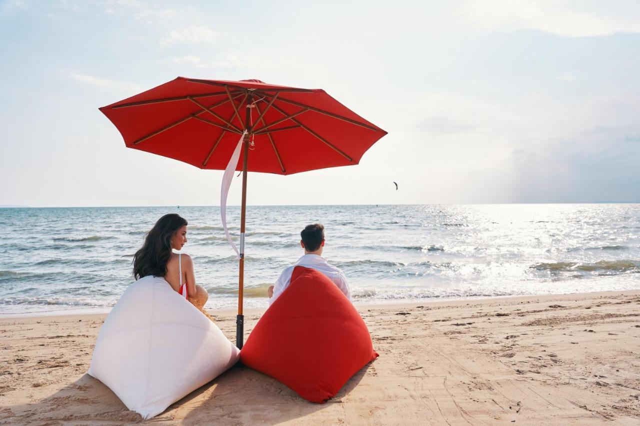 Best Western Premier Bayphere Pattaya - SHA Extra Plus Na Chom Thian Exterior foto Beach umbrella