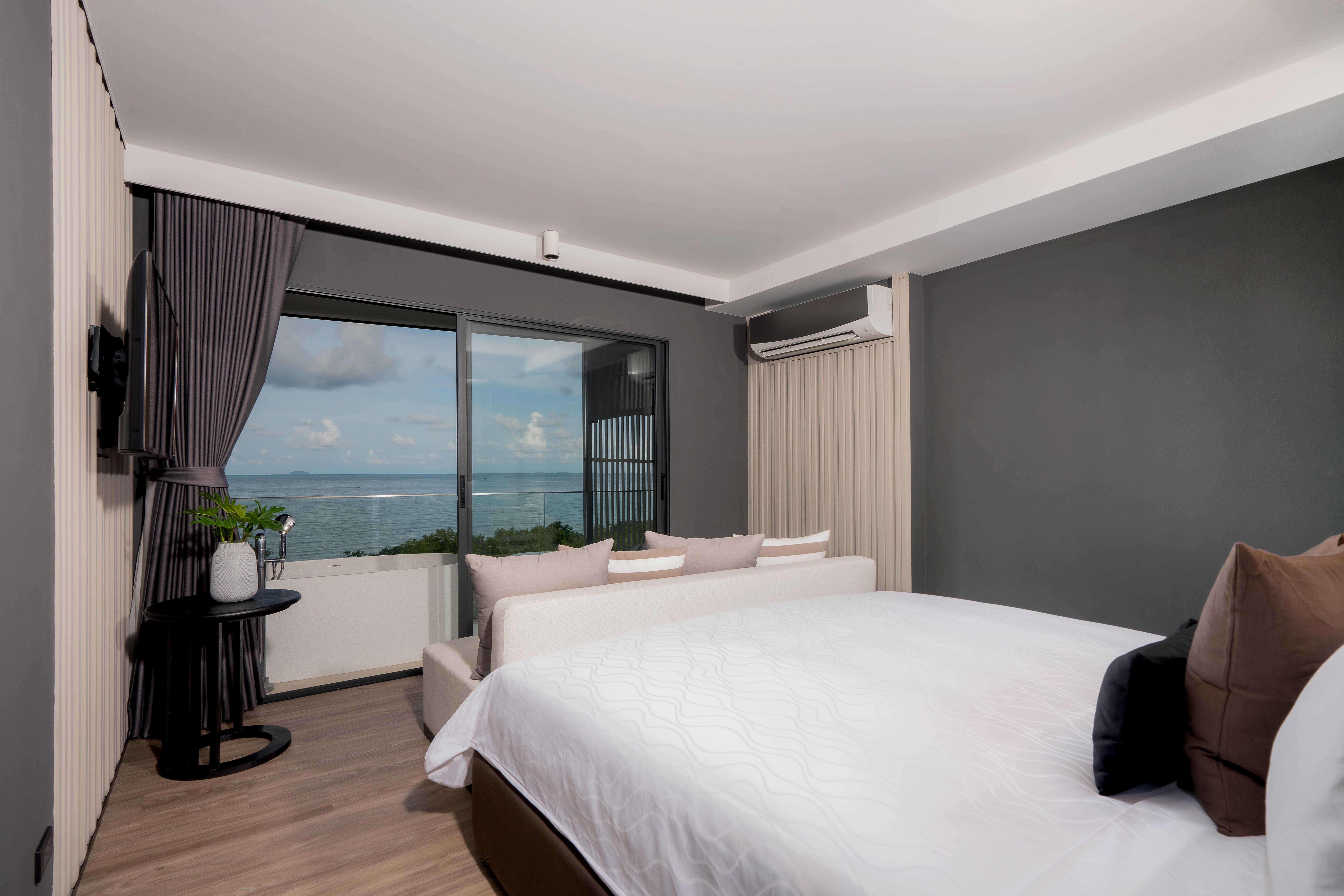 Best Western Premier Bayphere Pattaya - SHA Extra Plus Na Chom Thian Exterior foto A bedroom in a hotel