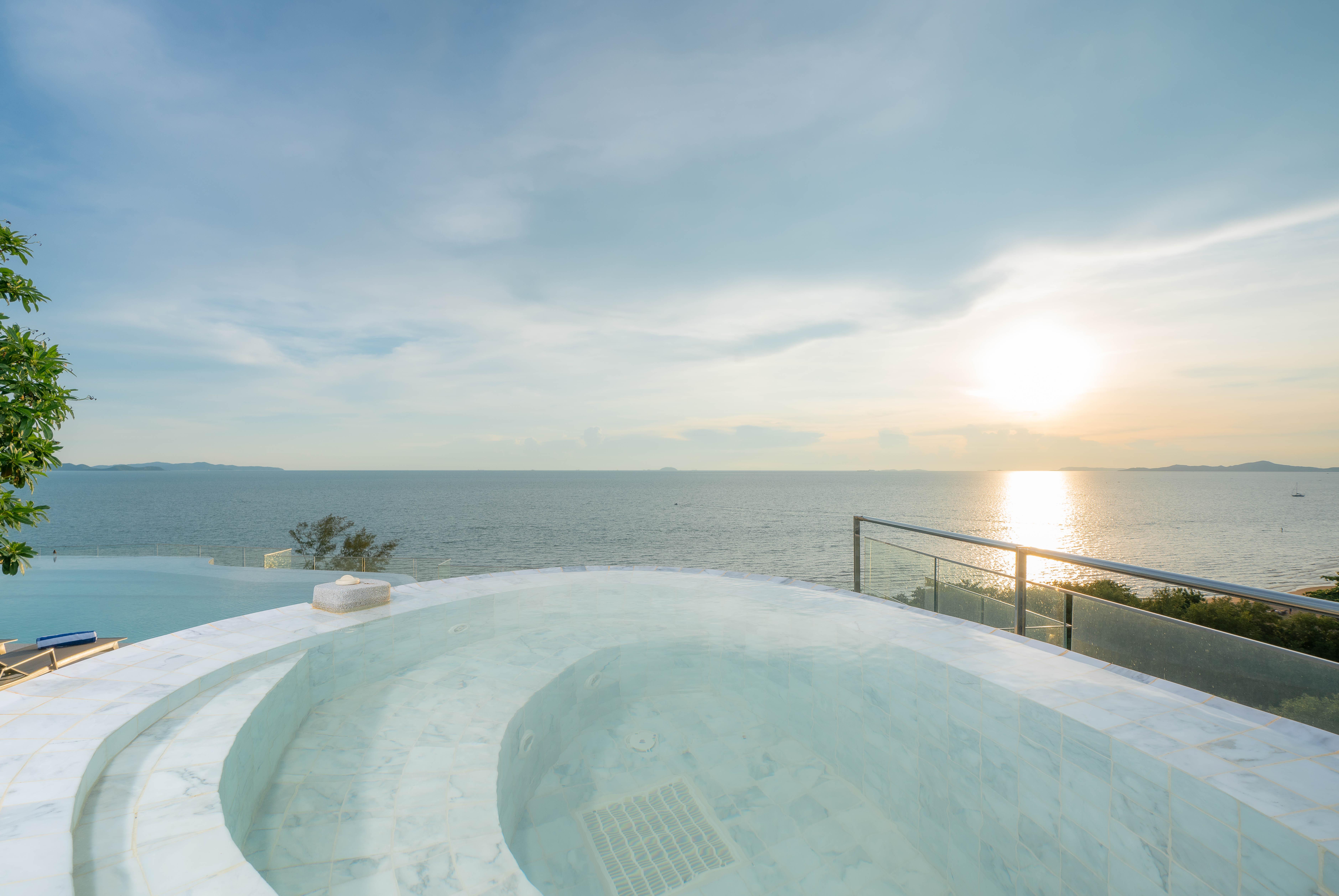 Best Western Premier Bayphere Pattaya - SHA Extra Plus Na Chom Thian Exterior foto View from the rooftop