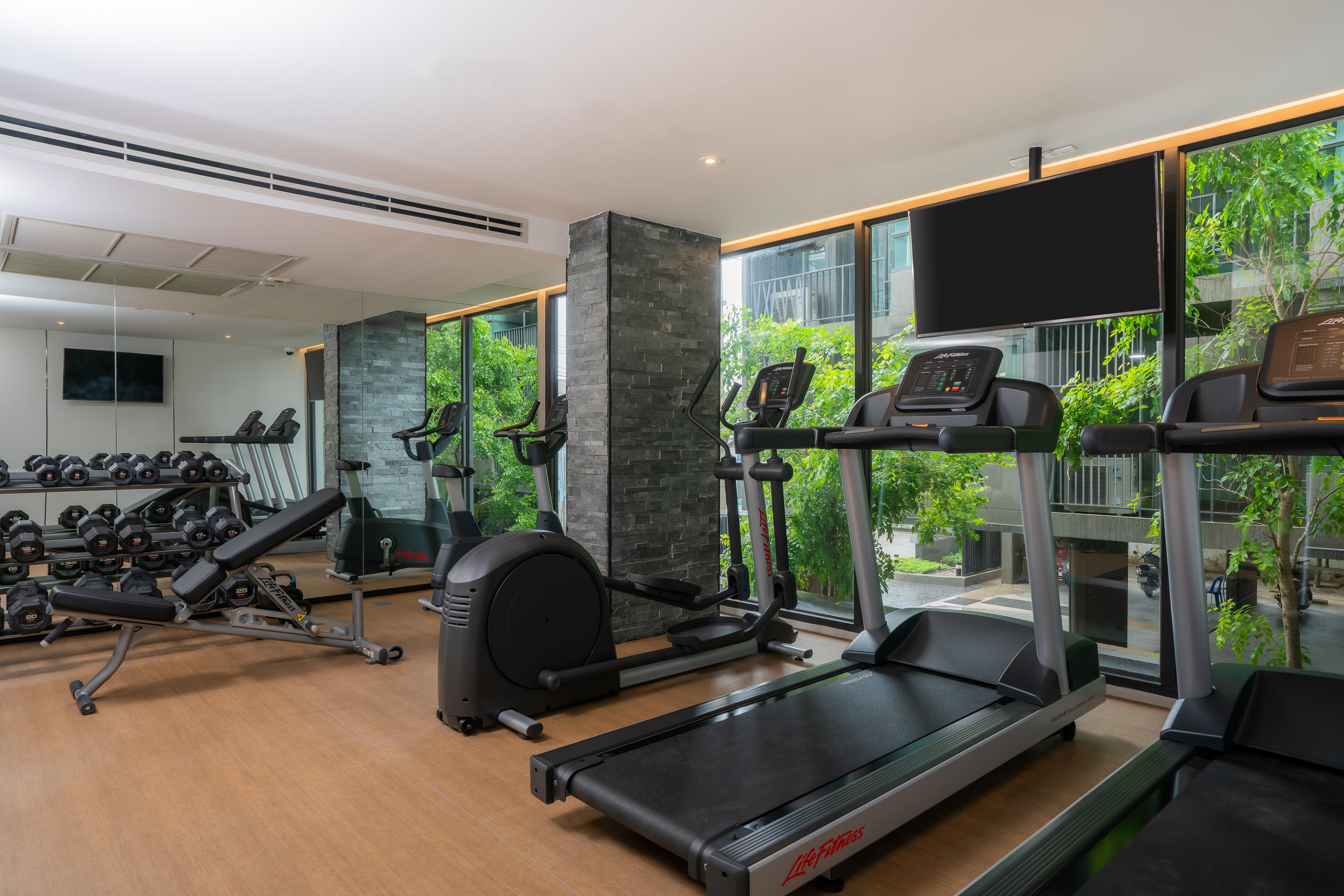 Best Western Premier Bayphere Pattaya - SHA Extra Plus Na Chom Thian Exterior foto The gym at the hotel