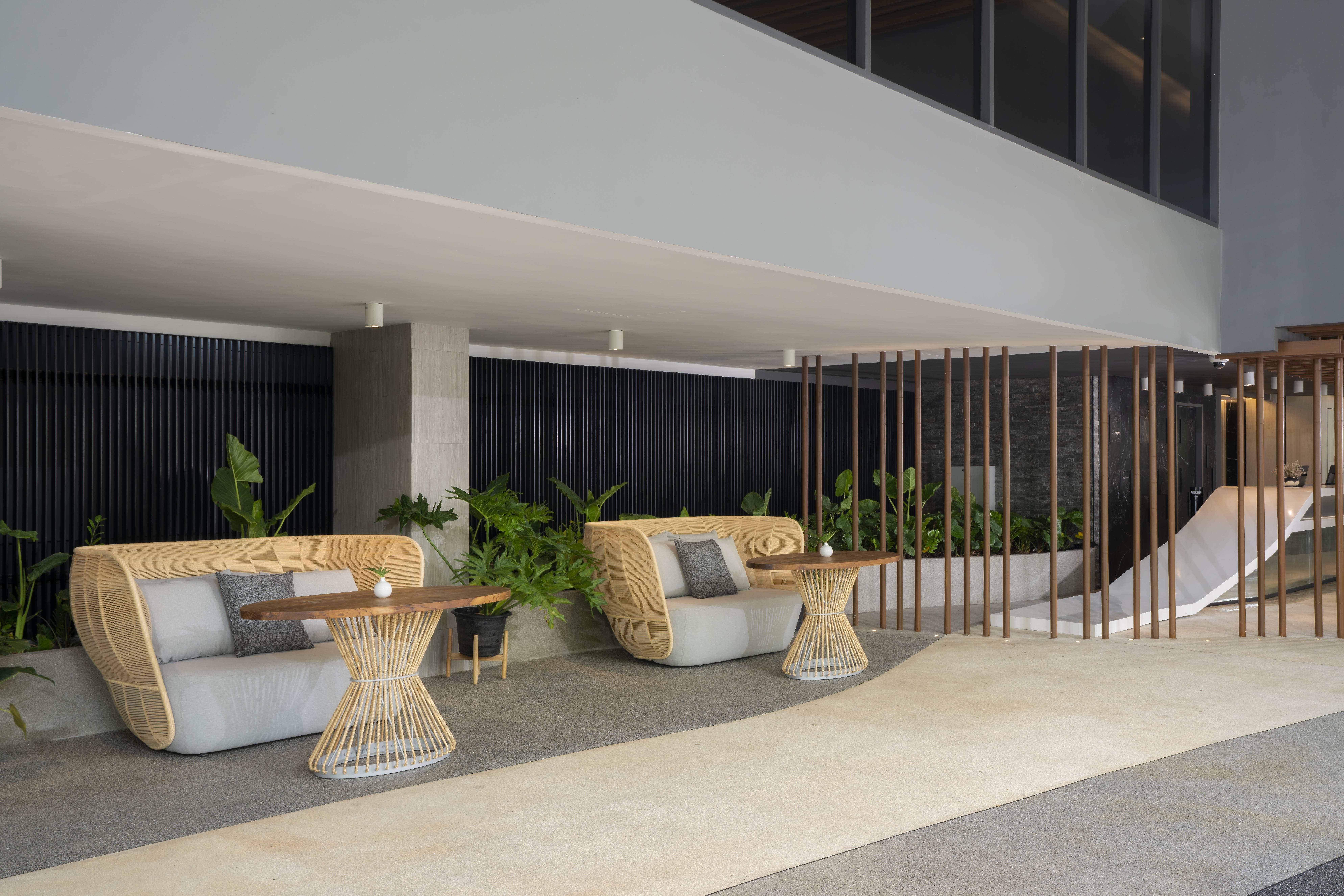 Best Western Premier Bayphere Pattaya - SHA Extra Plus Na Chom Thian Exterior foto The interior of the airport
