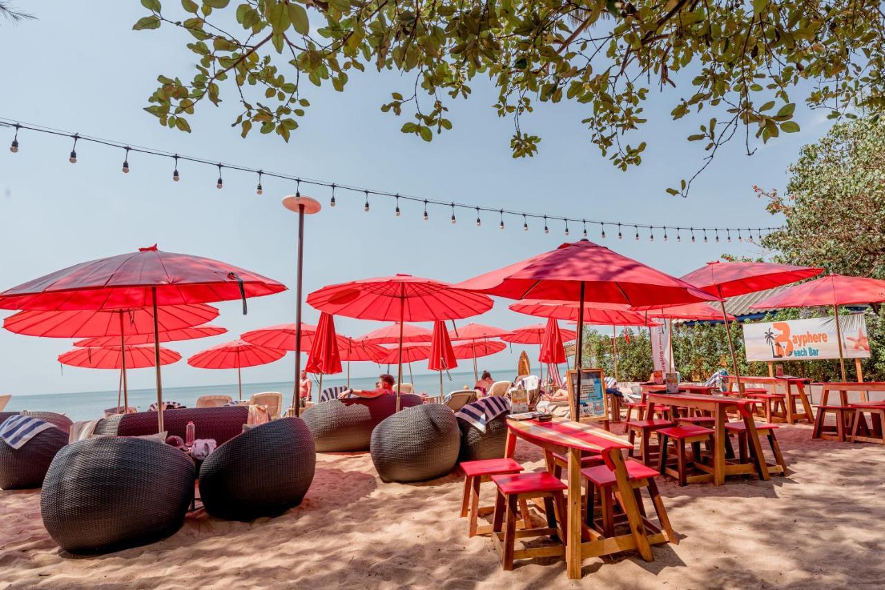 Best Western Premier Bayphere Pattaya - SHA Extra Plus Na Chom Thian Exterior foto Beach bar in Pattaya, Thailand