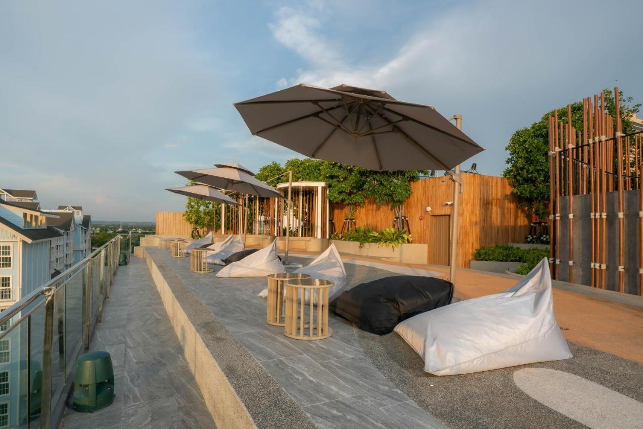 Best Western Premier Bayphere Pattaya - SHA Extra Plus Na Chom Thian Exterior foto Rooftop bar