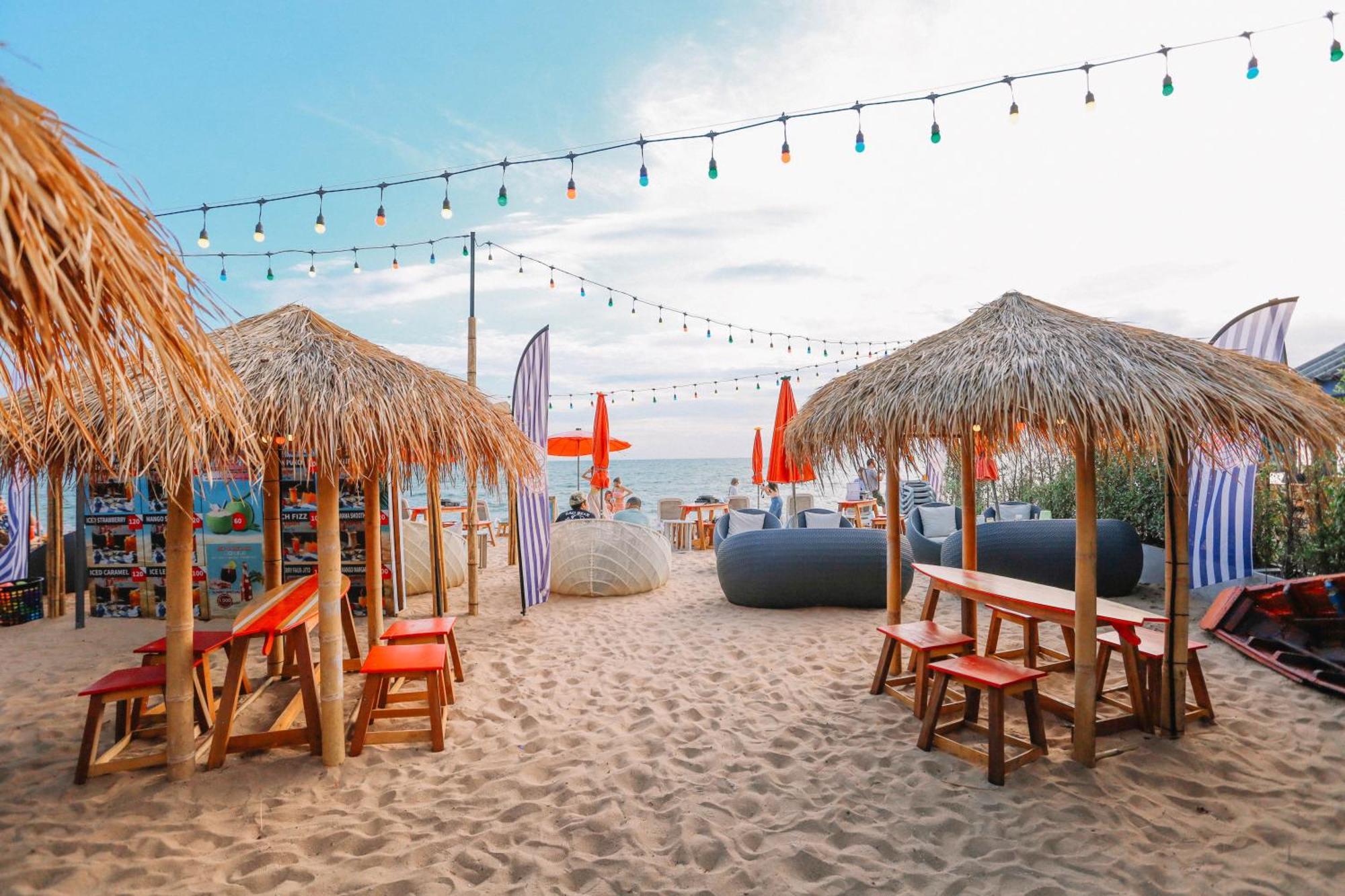 Best Western Premier Bayphere Pattaya - SHA Extra Plus Na Chom Thian Exterior foto Beach bar in Varvarovski, Ohrid